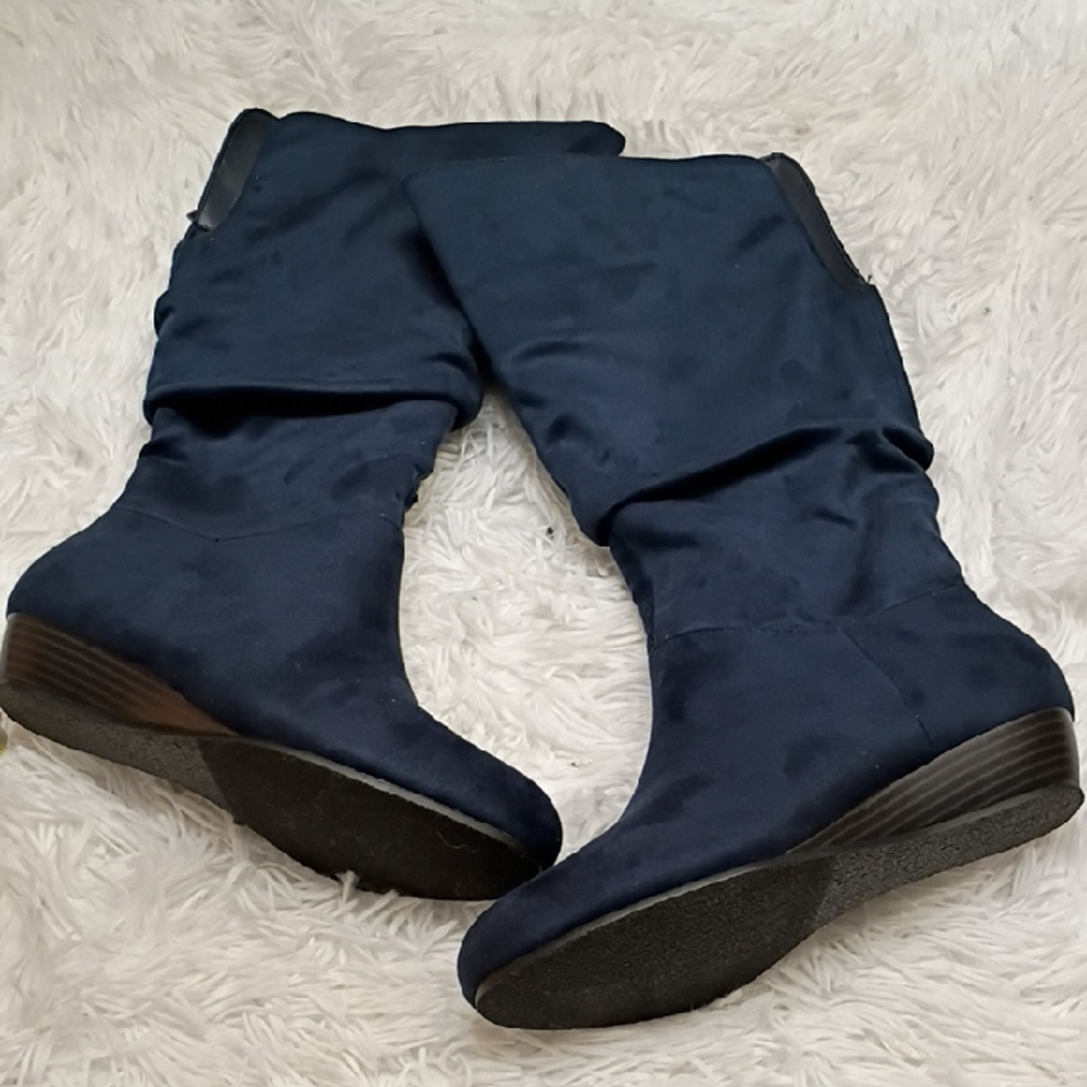 Massey's Women's Navy Micro suede Wedge Heels Boots Size 7M Flawed